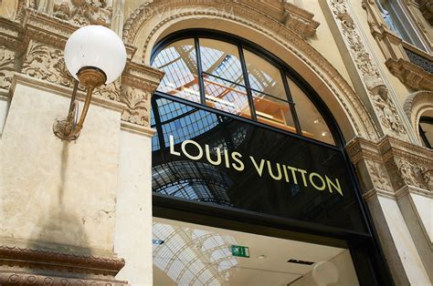 milan ac louis vuitton|louis vuitton milan italy locations.